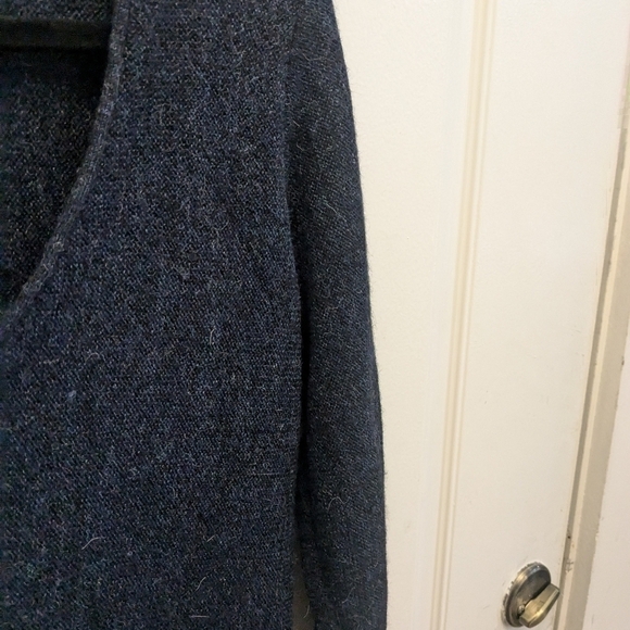 Peruvian Connection 100% Alpaca V-neck Sweater - Picture 3 of 4